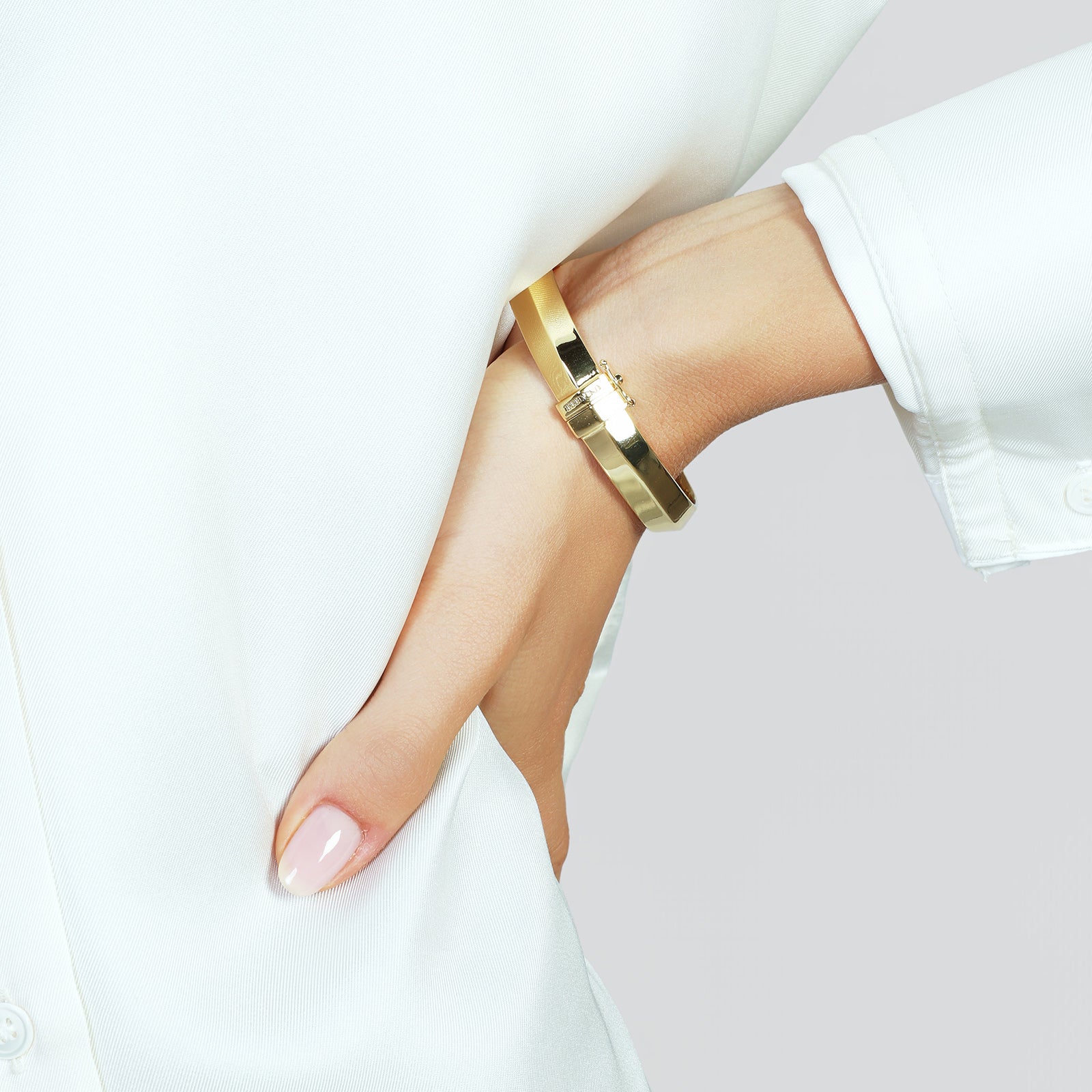 Bracciale da donna rigido dorato Unoaerre