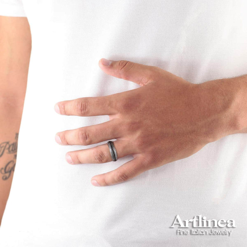Anello da uomo in argento finitura palladio e oro nero con riviera di pietre centrali