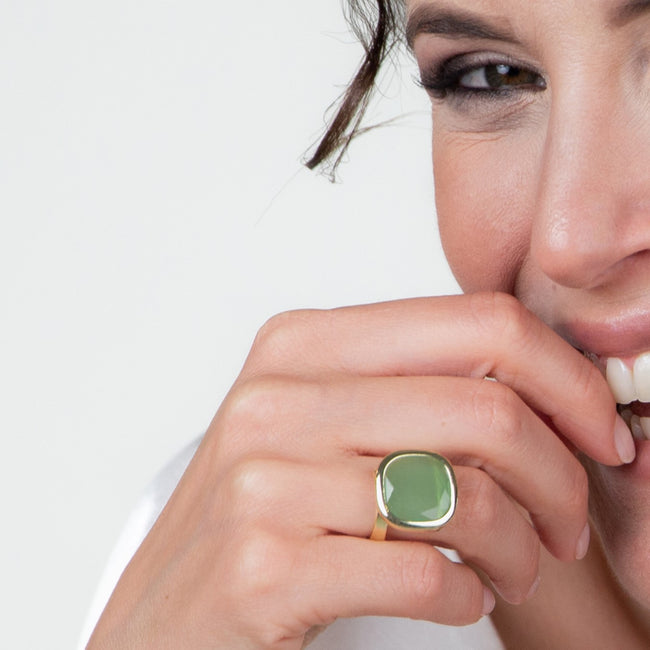 Anello da donna Aquaforte Aquacaramelle con pasta vitrea verde milky taglio antico