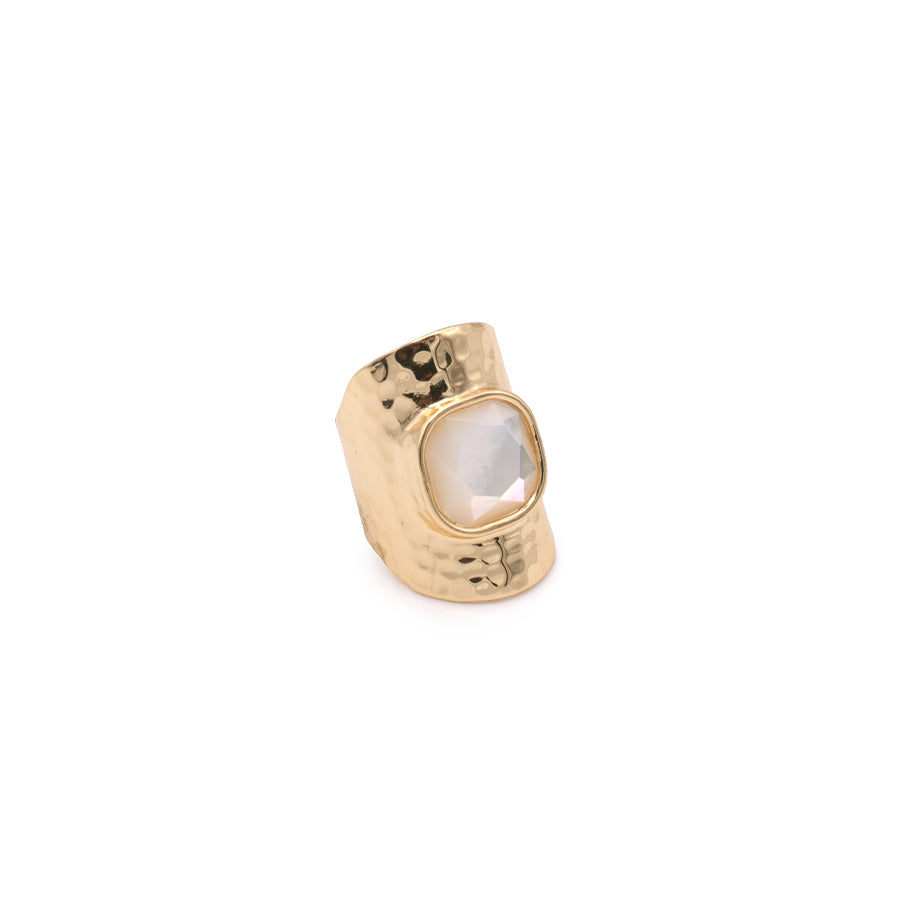Women's Aquaforte Nuova Retrò ring with mother-of-pearl square and polished hammered surface