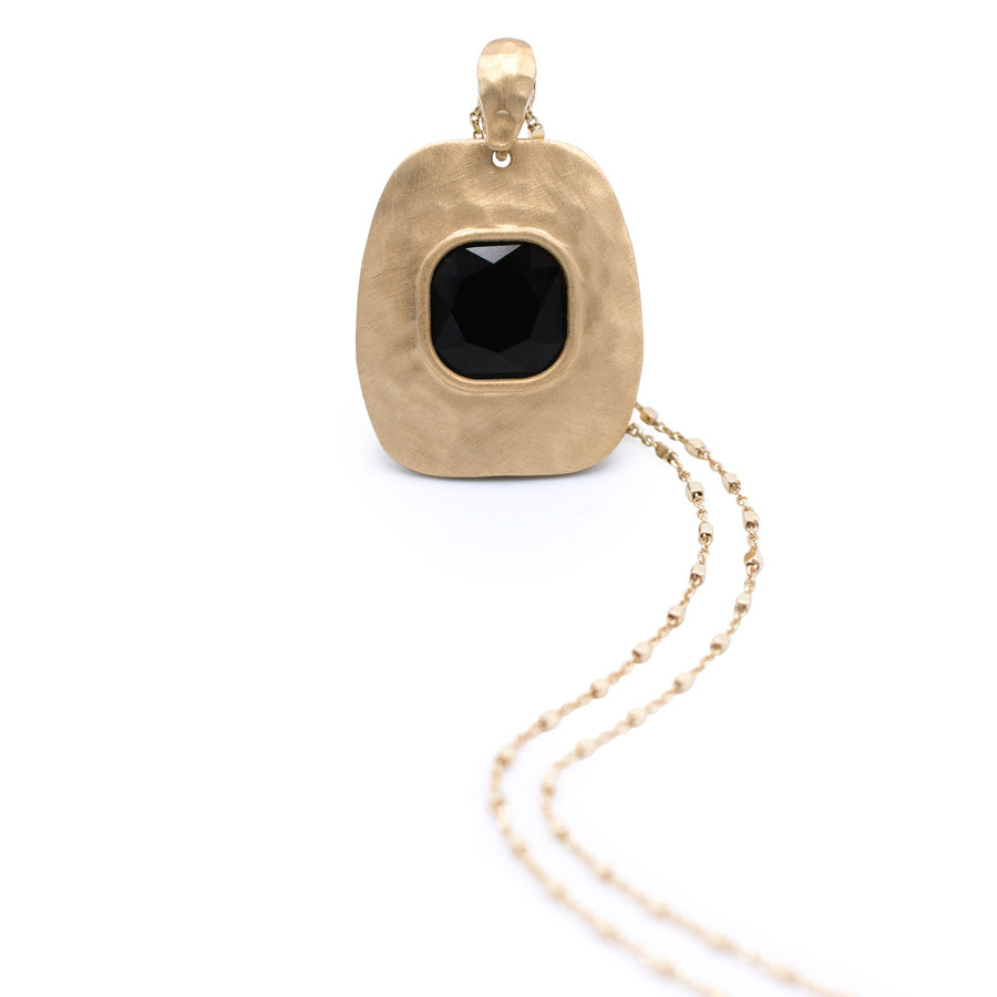 Collana lunga da donna Aquaforte Nuova Retrò con pasta vitrea nera quadrata e superficie battuta spazzolata, 90cm