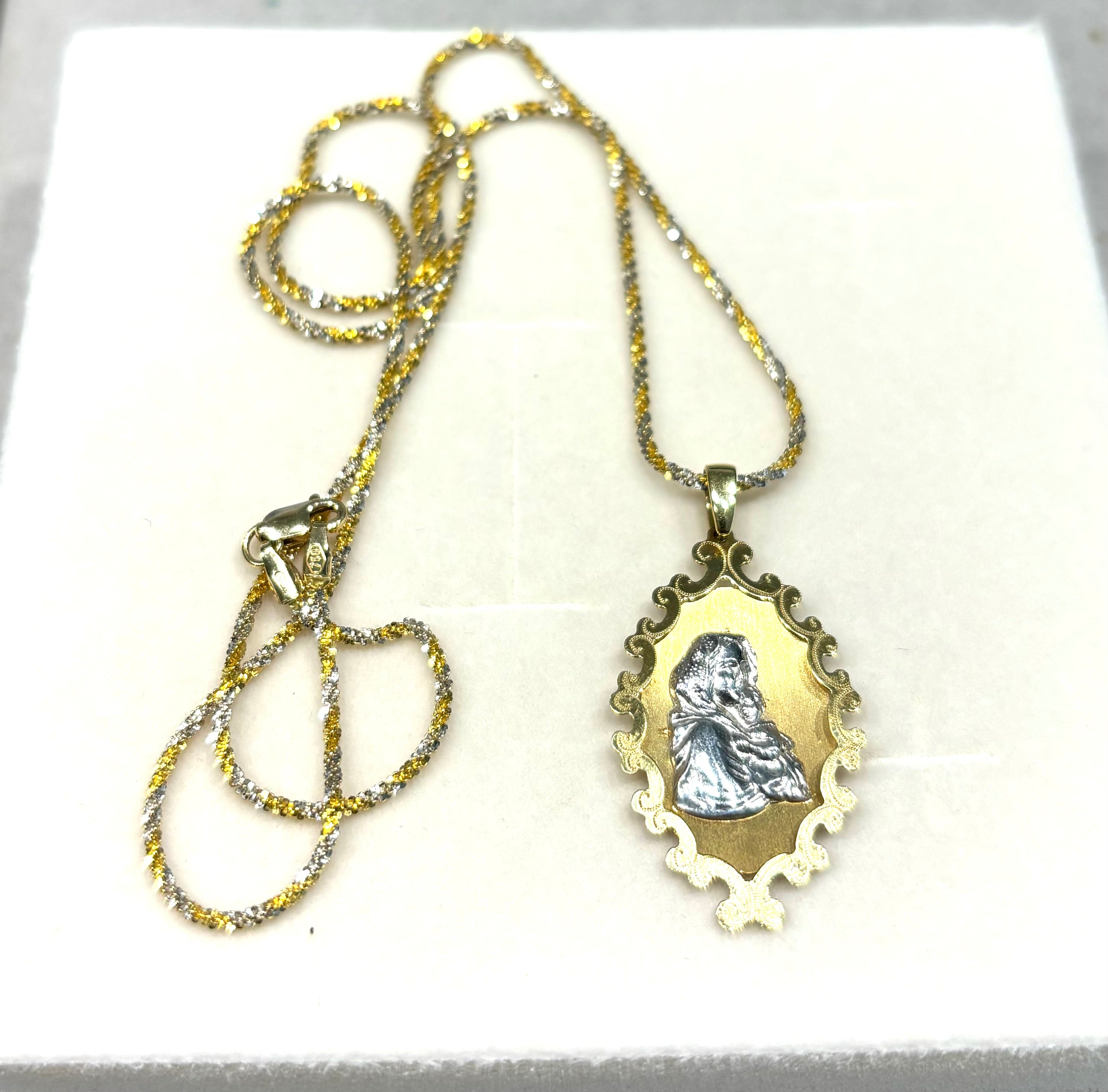 collana con madonna in oro 18 kt
