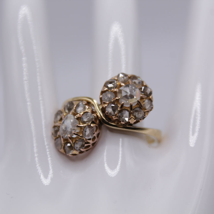 Anello vintage con rosetta di diamanti